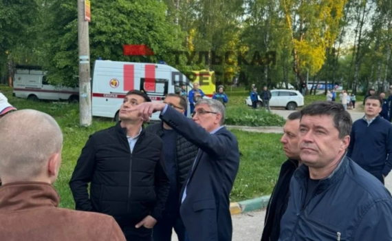 Губернатор Миляев встретился с жильцами поврежденного атакой дрона тульского дома