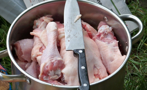 Быстрый и полезный завтрак: куриное филе как колбаса — только вкуснее